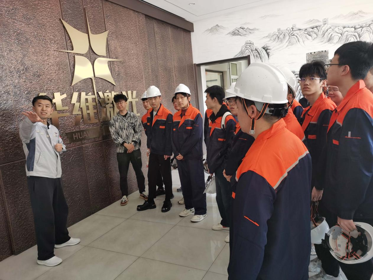 Преподаватели и студенты из Университета технологий Шеньян посетили Huawei Laser Equipment Manufacturing Co., Ltd.