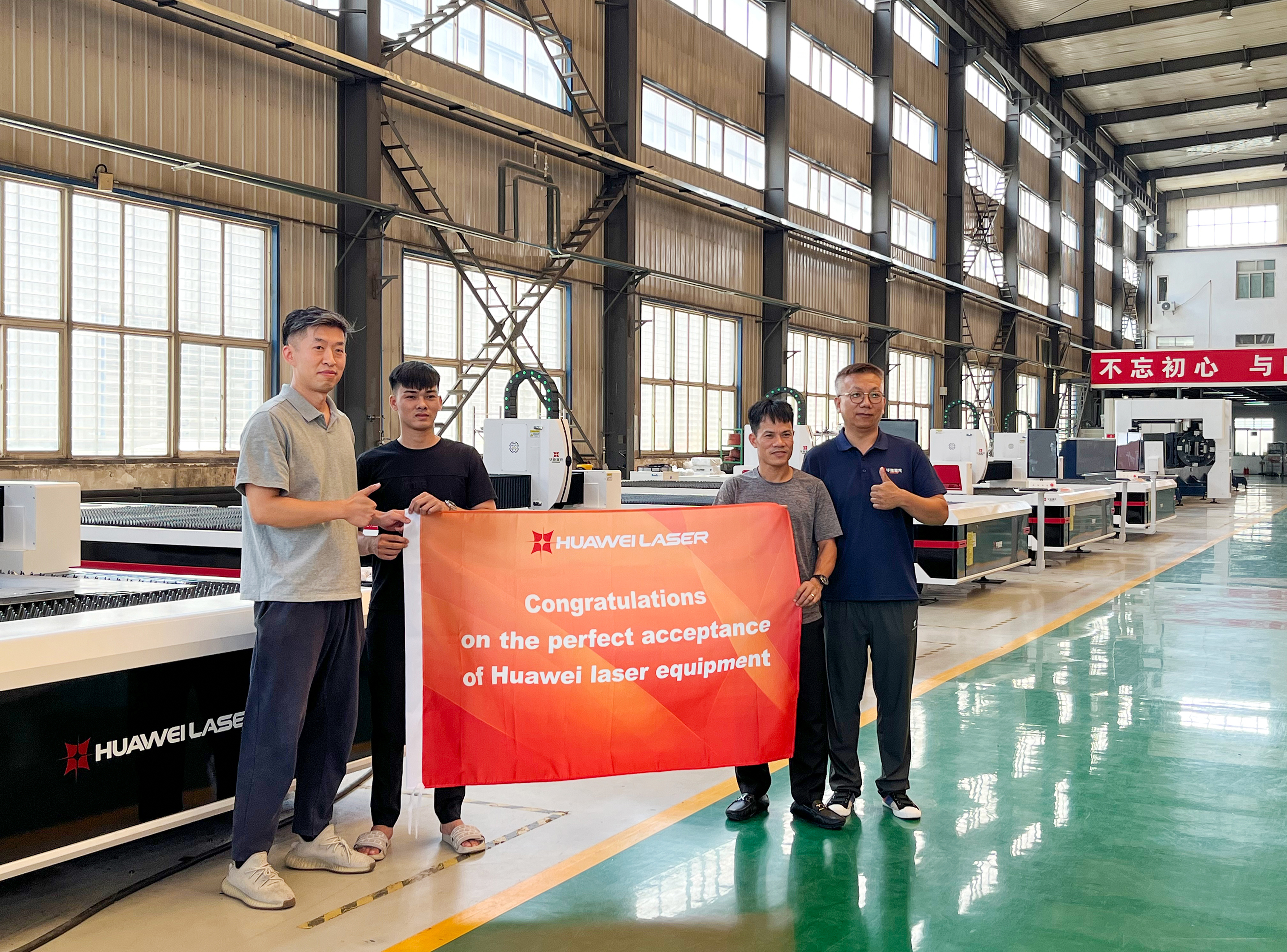 Успешная доставка 6000 Вт 6020 лазерного резака во Вьетнам